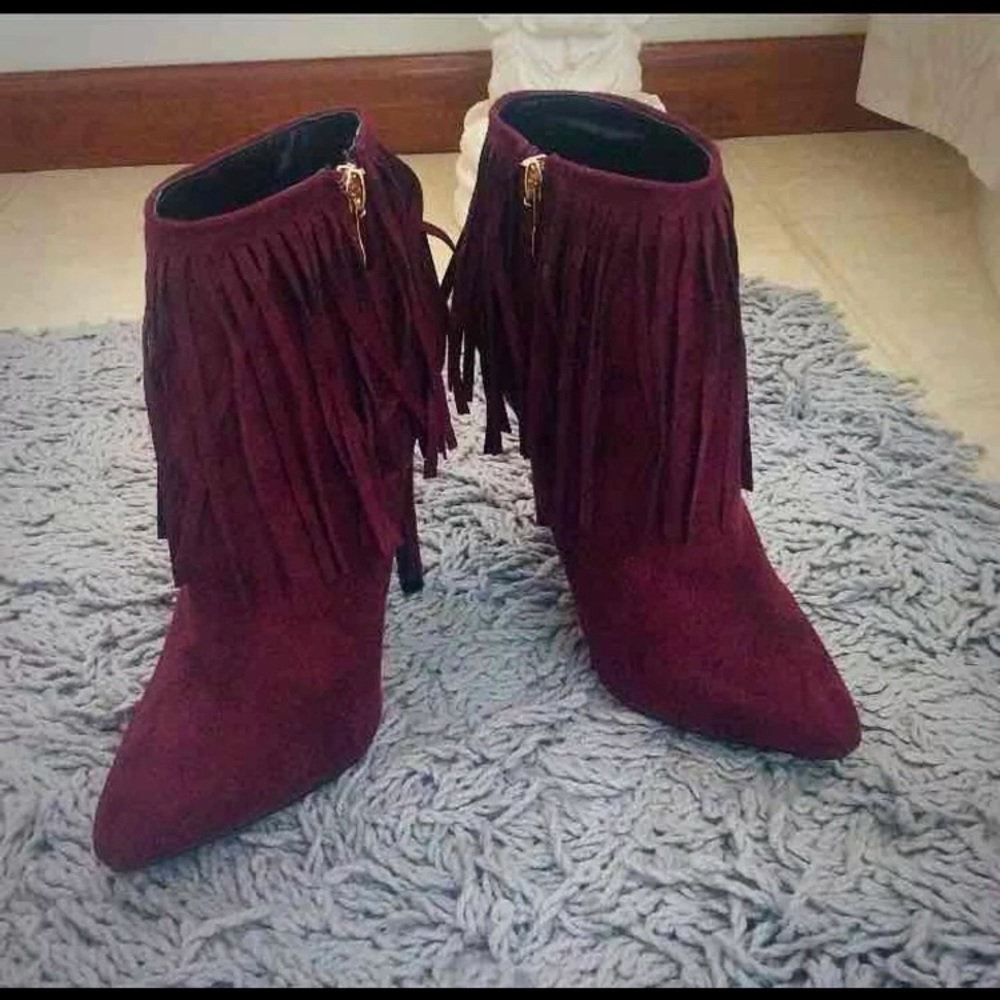 Gorgeous Fringe booties 5.5